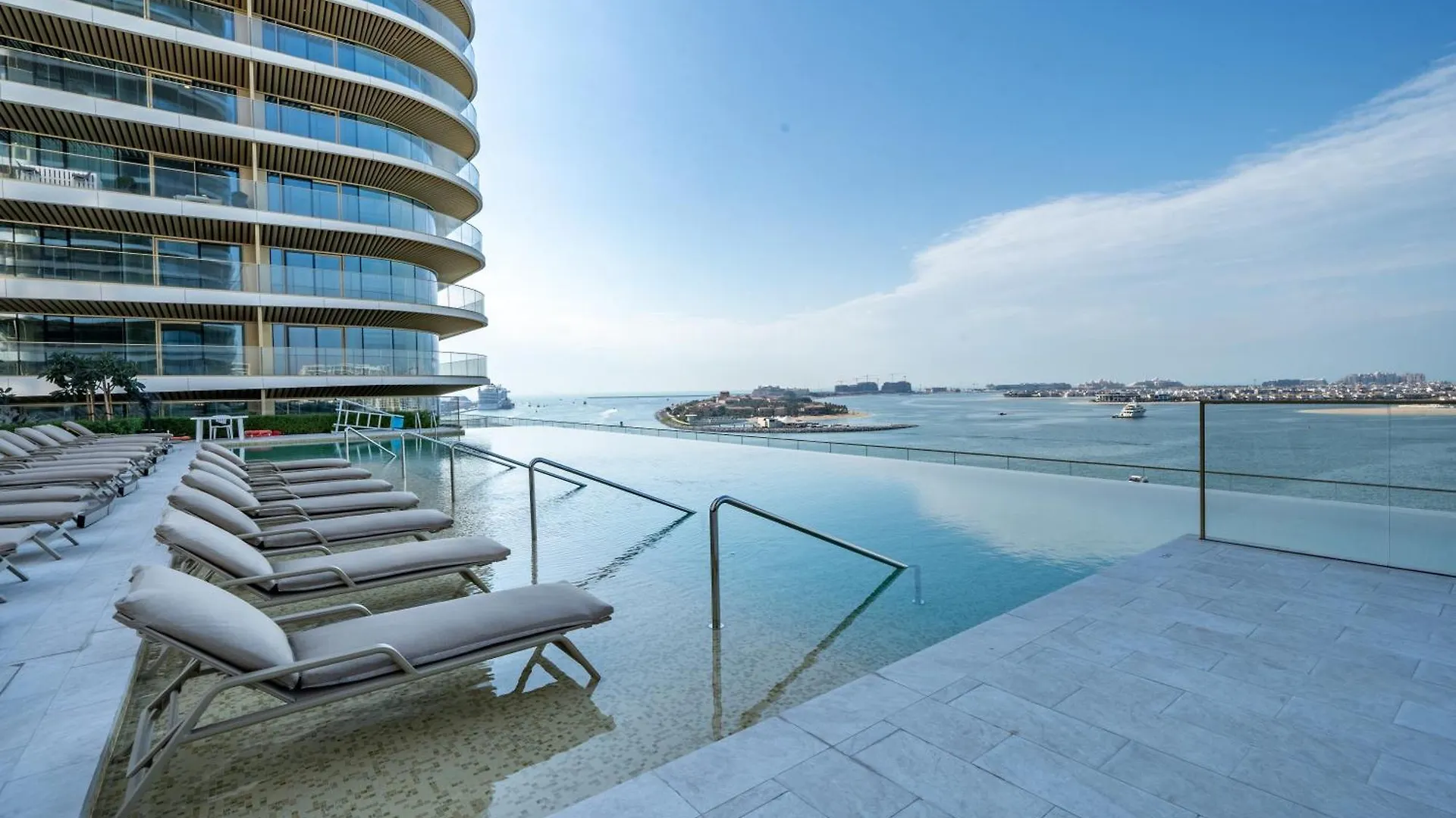 Homes & Beyond I Modernistic 1Br With Beachfront Дубай ОАЭ