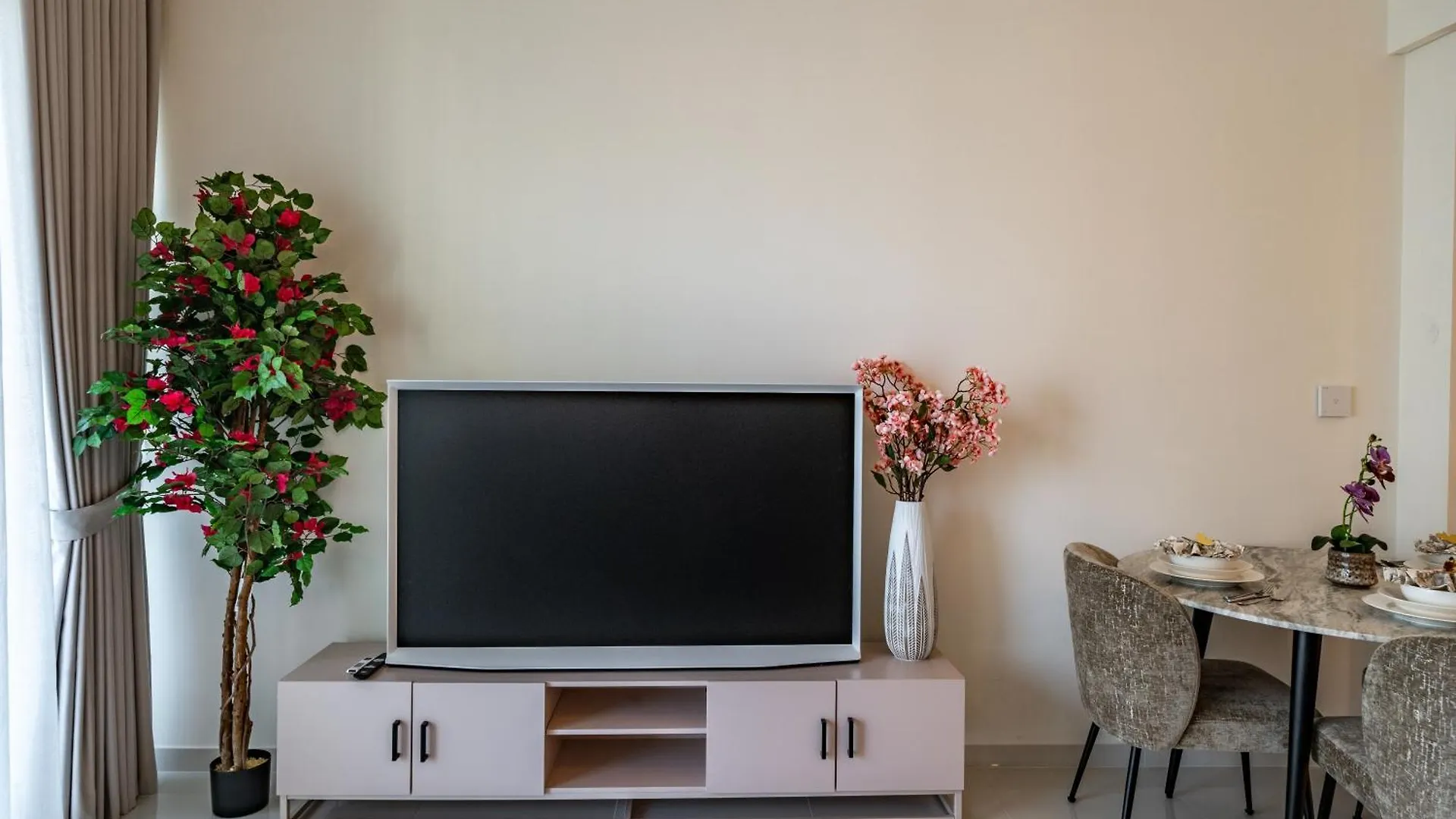 Апартаменты Homes & Beyond I Modernistic 1Br With Beachfront Дубай